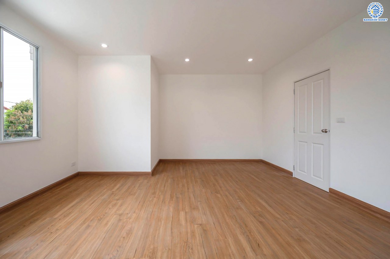 บ้านมือสองตกแต่งใหม่ หลังใหญ่ โครงการ ภัสสร14 บางใหญ่ ดีไซน์ทันสมัย เนื้อที่ 63.8 ตร.ว. รองรับทุกความสุขด้วยแปลนหน้าสวนสาธารณะ ฟังก์ชัน 3 ห้องนอน 3 ห้องน้ำ 2 ที่จอดรถ บนทำเลศักยภาพ ใกล้เซ็นทรัลเวสต์เกต ทางด่วน "ศรีรัช" และรถไฟฟ้าสายสีม่วง "สถานีตลาดบางใหญ่"...